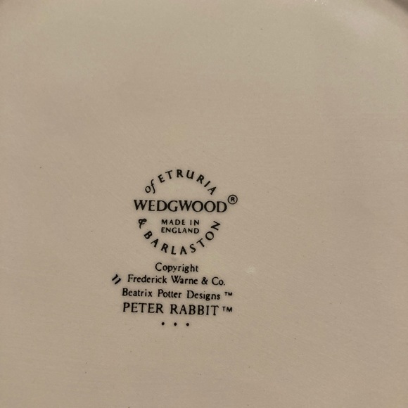 Vintage Wedgwood Peter Rabbit Set and Stuffed Animal - Picture 8 of 10